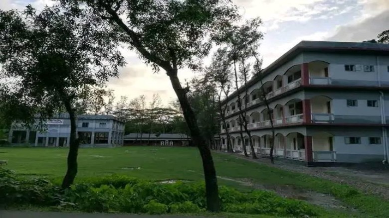 সুখচর মফিজিয়া উচ্চ বিদ্যালয়ের চার শিক্ষক সড়ক দুর্ঘটনায় আহত