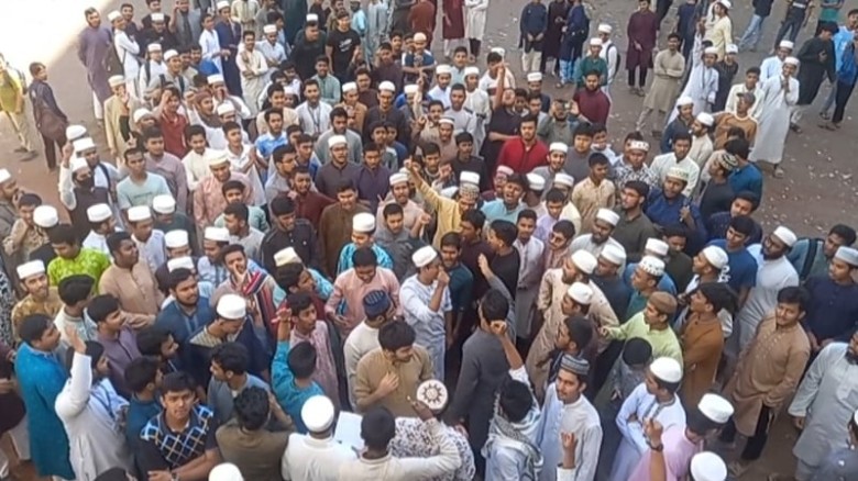 শিক্ষক হেনস্তার ঘটনায় টঙ্গীর তামীরুল মিল্লাত অনির্দিষ্টকালের