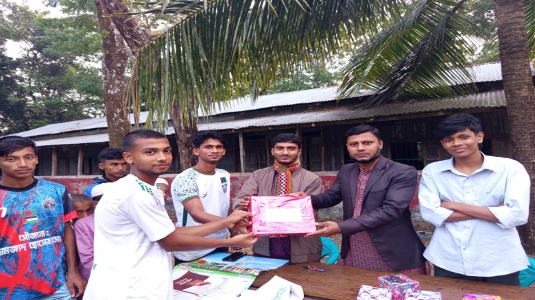 হাতিয়ায় মহান বিজয়ের মাস উপলক্ষে শিবিরের প্রীতি ফুটবল টুর্নাম