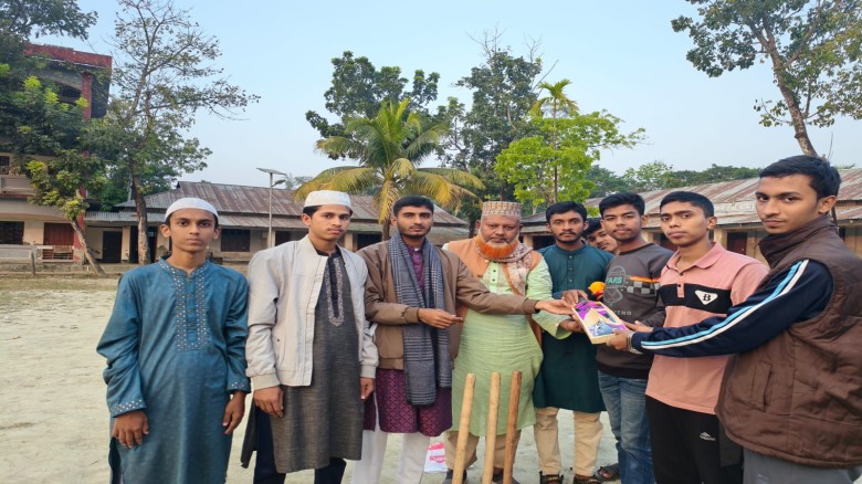 বিজয় দিবস উপলক্ষে ছাত্রশিবিরের ক্রীড়া সামগ্রী উপহার প্রদান 