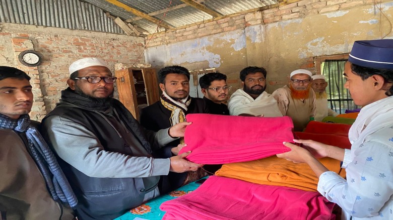 হাতিয়ায় ‘ডুনেট ফর গুড’-এর উদ্যোগে শীতার্তদের মাঝে কম্বল বিতর