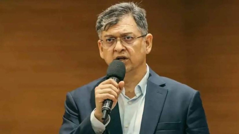 স্বরাষ্ট্র মন্ত্রণালয়ের দায়িত্বে সালাহউদ্দিন আহমদ