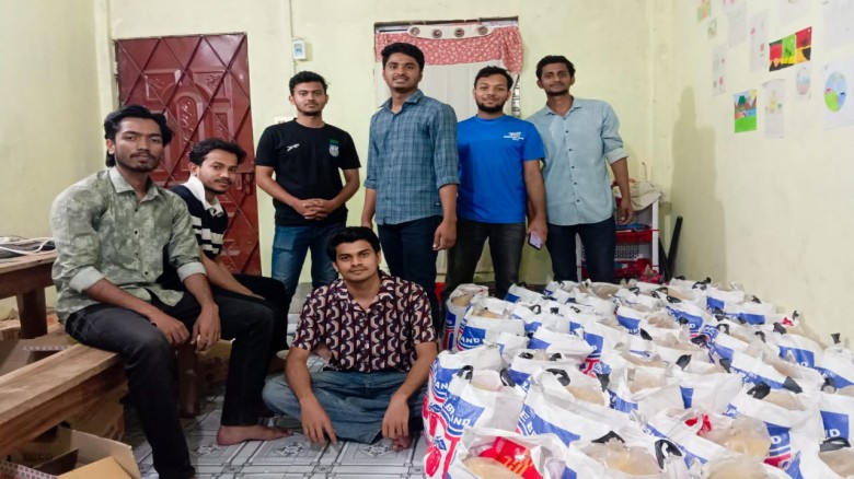 হাতিয়ায় এসএসসি ২০২০ ব্যাচের উদ্যোগে সুবিধাবঞ্চিতদের মাঝে ঈ