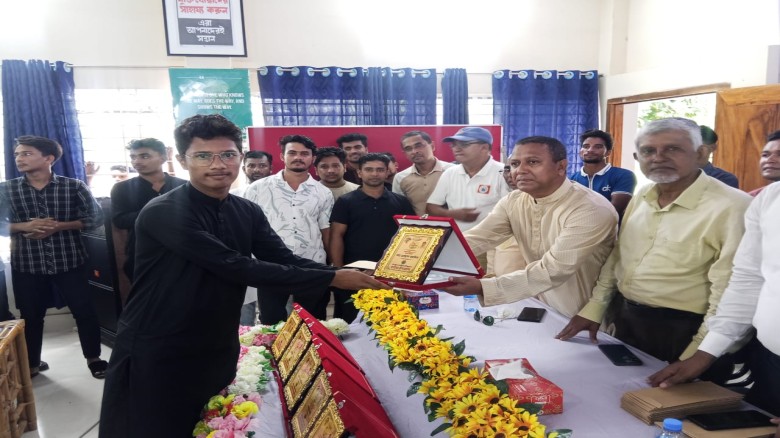 হাতিয়ায় জিপিএ-৫প্রাপ্ত ৮৮ শিক্ষার্থীকে ছাত্রদলের সংবর্ধনা